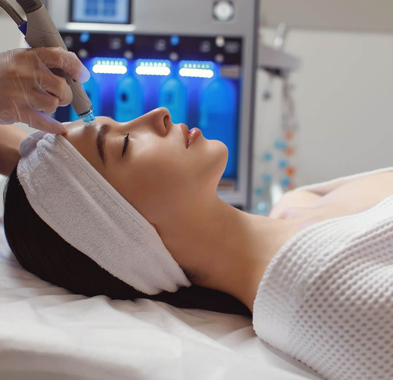 Luminaire Medical Treatment image 4